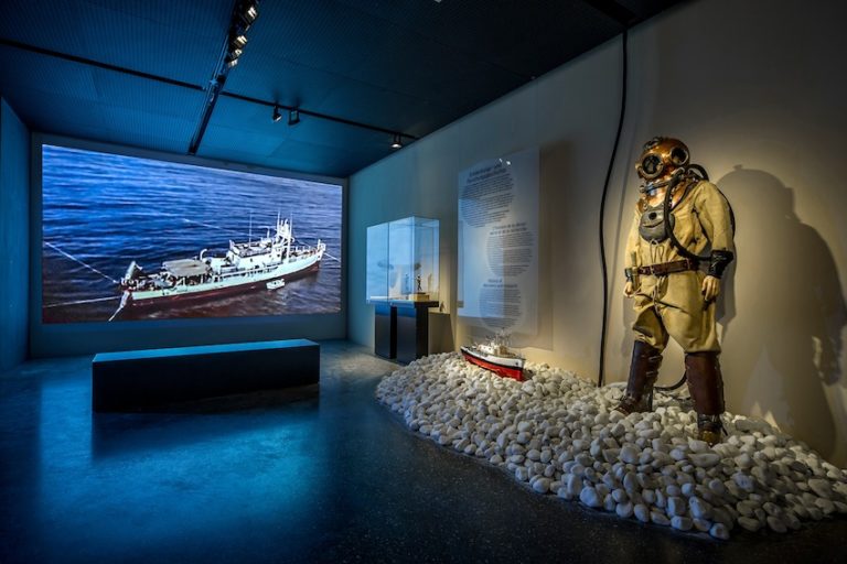K* LifestyleLeadership karin-linxweiler.ch AntikenmuseumBaselCH DerVersunkeneSchatz SchiffswrackVonAntikythera Expo4 Ship © K.Xenikakis NationalArchaeologicalMuseum Athens